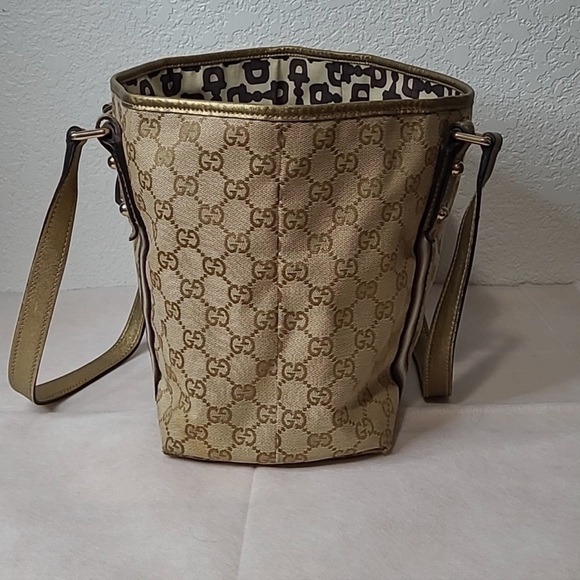 AUTHENTIC GUCCI mini tote! ๐
Great used condition. - Picture 5 of 15